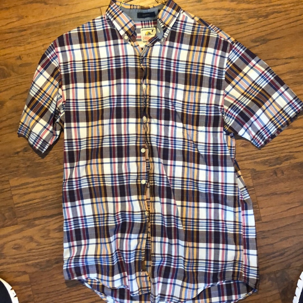 Short sleeve button up